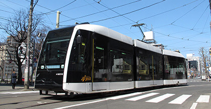 2013年春に誕生した新型路面電車
